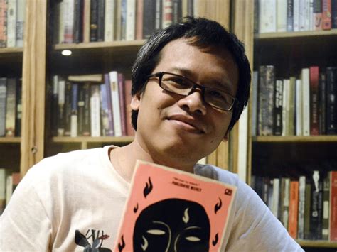 O Prêmio Nobel de Literatura para Eka Kurniawan: Uma Jornada Através da Tradição e da Inovação Literária Indonésia